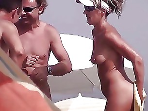 Spiaggia Tette Corneo MILF Nudo