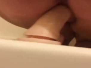 dildo neuken vriendin sappig douche