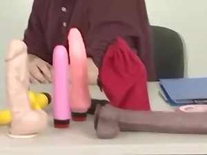 Der Dildoverkaeufer Und 2 Notgeile Bitches