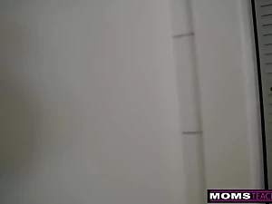 Silvia Saige - Step Mom I Cant Wait To Get Home Tonight And Sit On Santas Lap S14:e7