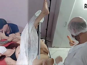 Meu Ginecologista Examinando E Mardido Corno Enganado