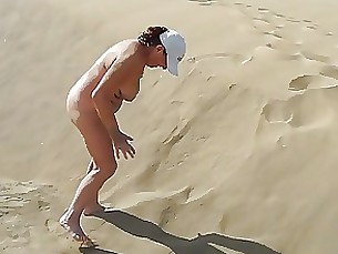 Любительское порно На пляже Зрелые Обнаженный В общественном месте