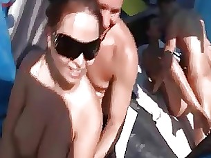 Любительское порно На пляже Леди бой Лесбиянки Зрелые Обнаженный В общественном месте